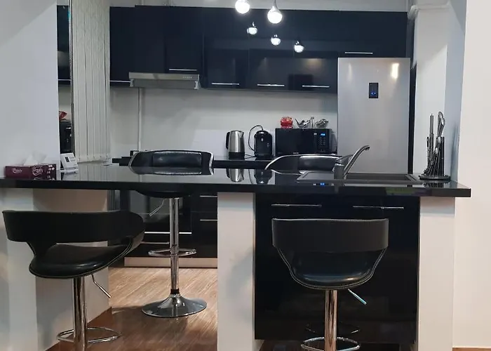 Mirrors Old Town Апартаменти *